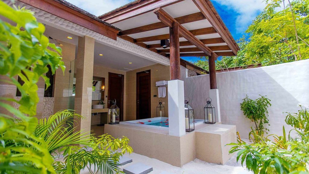 DELUXE SUNSET BEACH VILLA WITH POOL